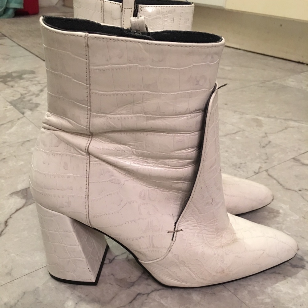 TOPSHOP WHITE FLARE HEEL CROC BOOTIE